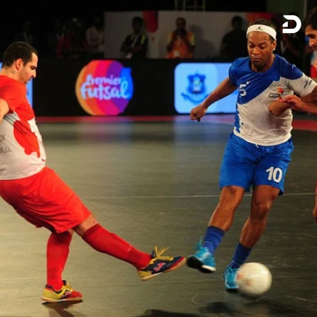 Dawri_app's tweet image. Futsal's fast pace and small teams bring a fresh twist to football. 
#FutsalAction #FastGame