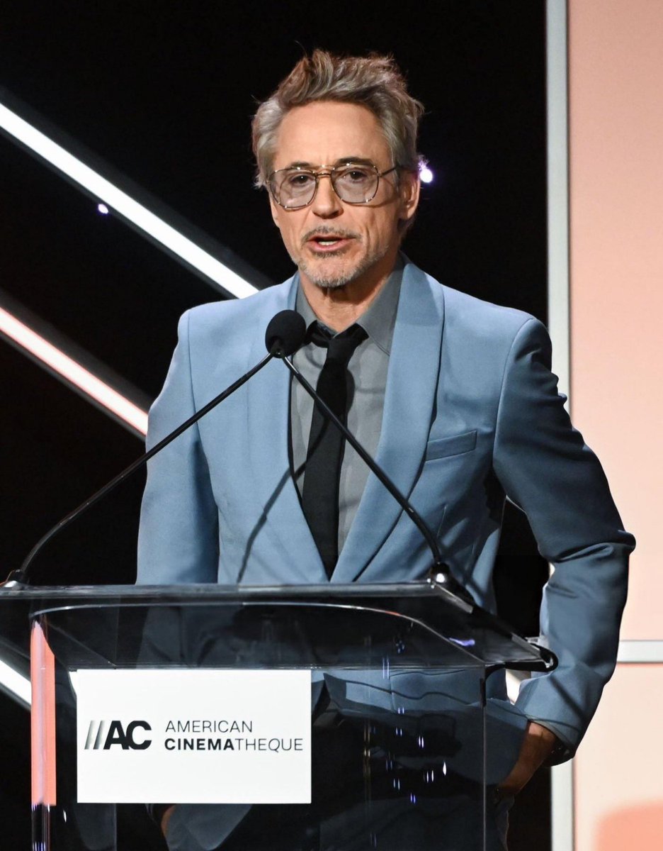 comfortrdj's tweet photo. robert downey jr the man that you are https://t.co/OJGhrhiooW