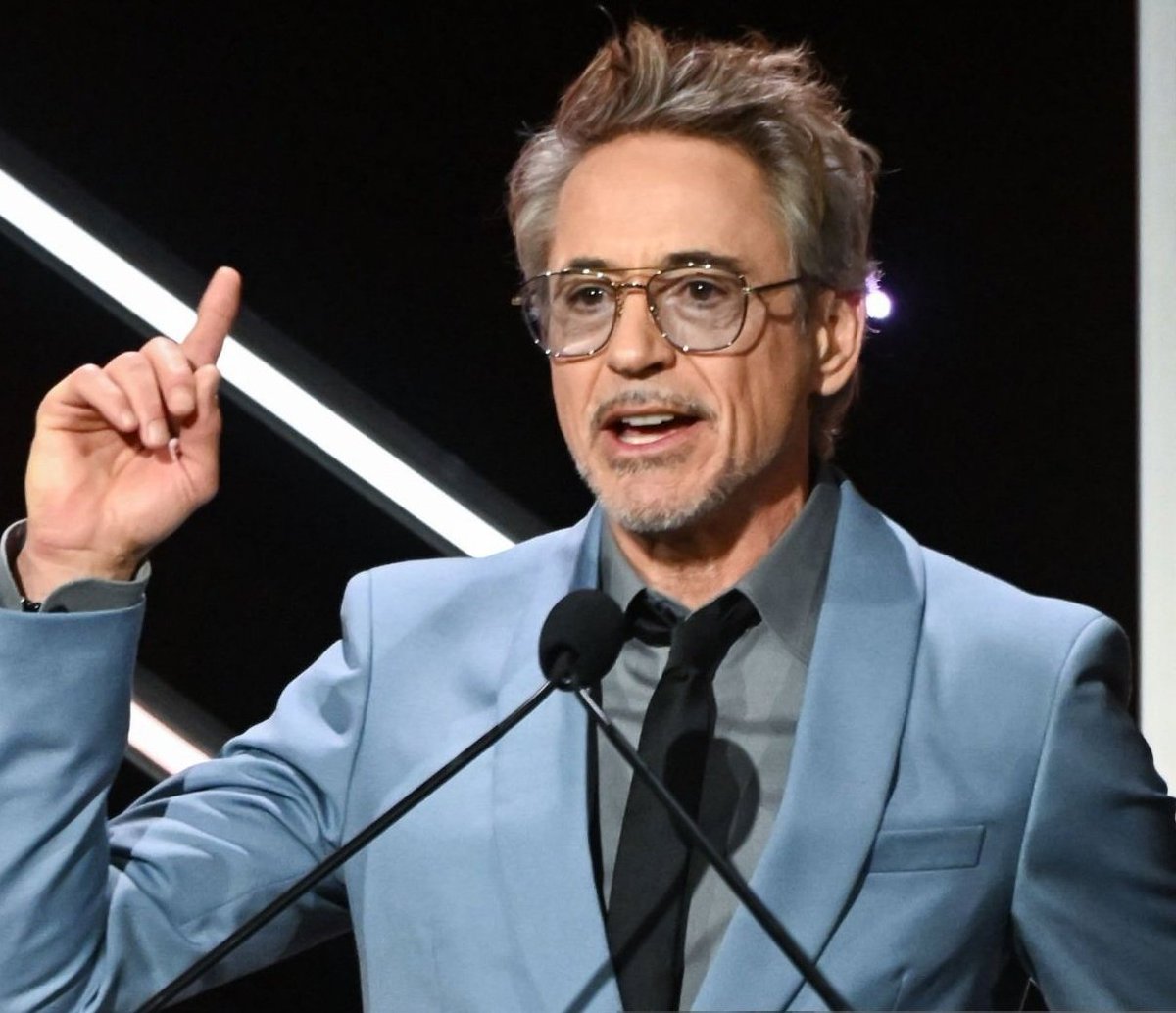 comfortrdj's tweet photo. robert downey jr the man that you are https://t.co/OJGhrhiooW