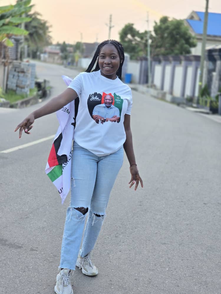 queenspanta's tweet photo. 3y3 Zu 😘💞🔥💪 do you have Voters ID ? 

Electoral Commission NPP and NDC
John Dumelo Togolese Kofi Boakye happy farmers #VoteWisely #GhanaVsNPP #TheNewForce https://t.co/VsatHxr2c4