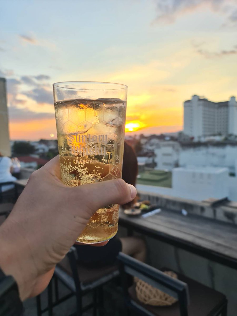 ThinglishBkk's tweet photo. Hide land Chiang Mai. วันนี้ ขอเปลี่ยนเป็น highball แถนแล้วกัน #fwbกรุงเทพ
#friendswithbeer #FWBเชียงใหม่ https://t.co/N6jq0hwtMn