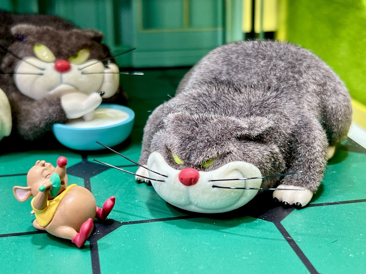 52TOYSのルシファーフィギュアが可愛すぎて 展示の仕方も完璧