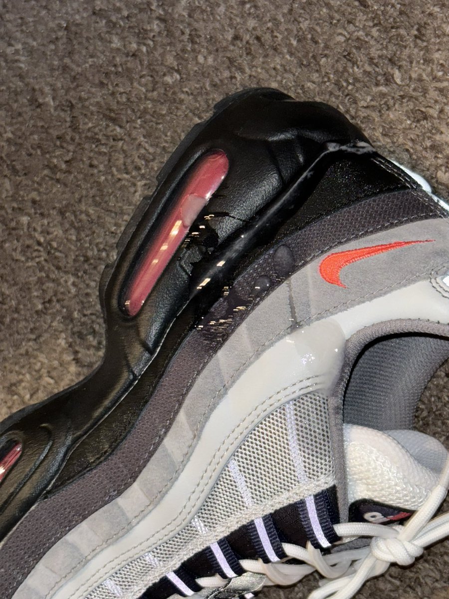 spoo_go's tweet photo. drip on the 95s 👟💧 https://t.co/yo8DfaItFk