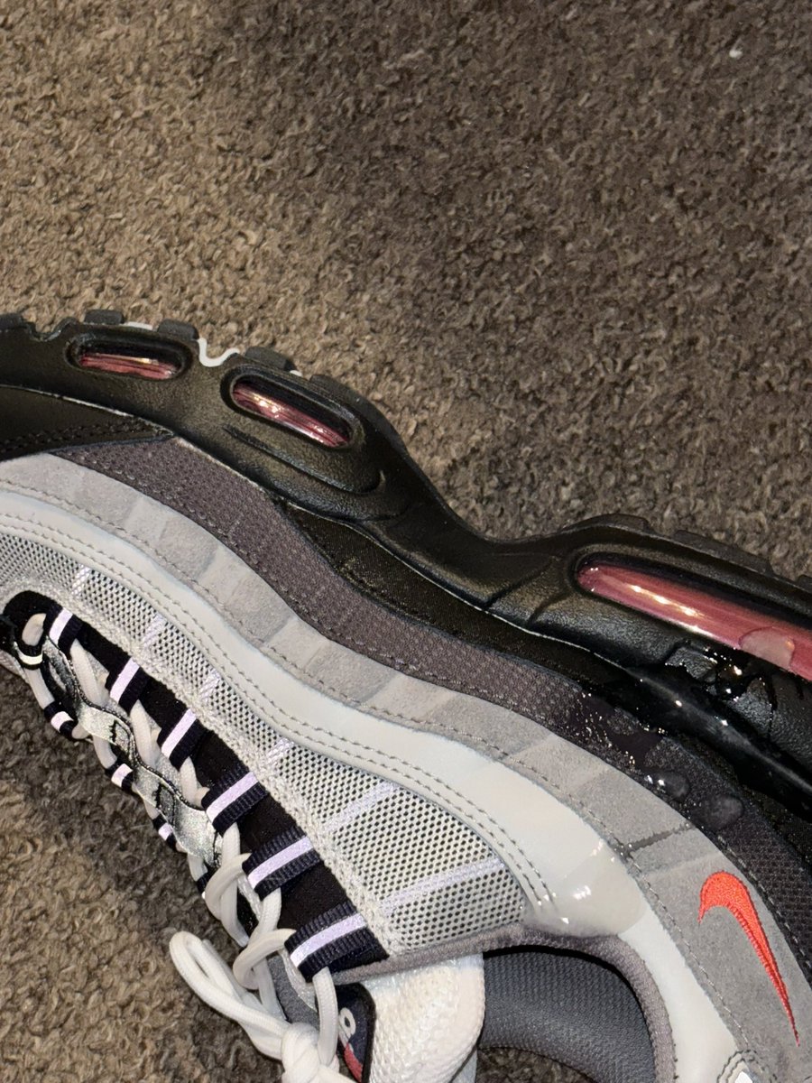 spoo_go's tweet photo. drip on the 95s 👟💧 https://t.co/yo8DfaItFk