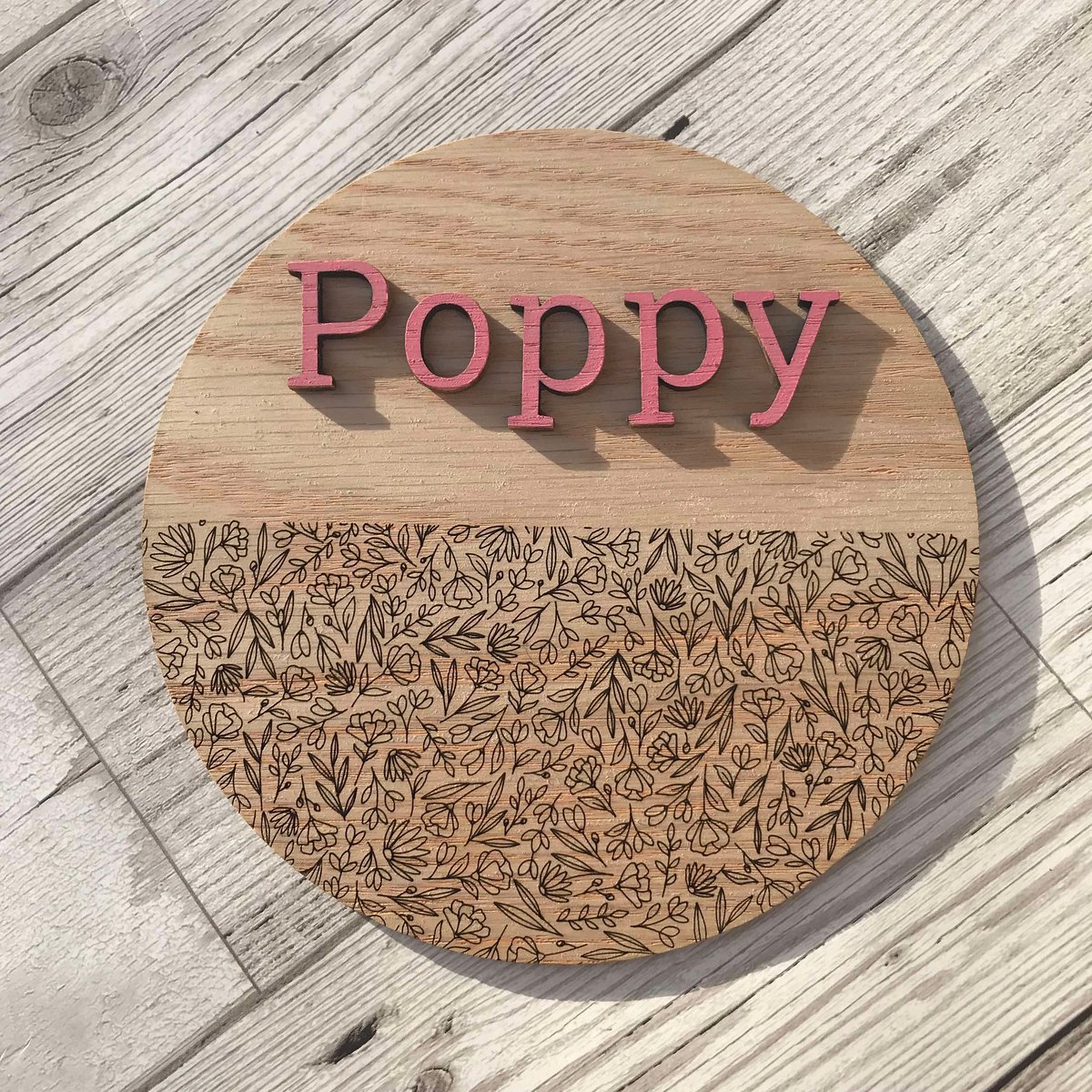 Personalised signs available to order now at etsy.com/shop/dreamsoft… 
Order now for delivery before Christmas 🎄🎅🦌
#SmallBizSatUK #ukgiftam #ukgifthour #handmade