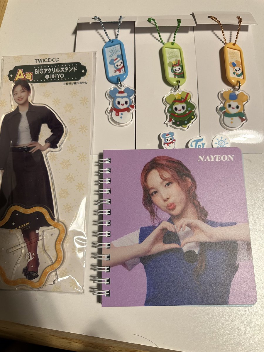 0i_wc's tweet photo. TWICE ファミマ　ファミリーマート　くじ
【譲】
A賞　ジヒョ
C賞　ナヨン
D賞　ナヨン、ジョンヨン、ジヒョ

【求】
A賞　ダヒョン
C賞　ダヒョン
D賞　モモ、サナ、チェヨン

同賞希望
都内手渡し希望です！よろしくお願いいたします！ https://t.co/TjkVlp9PUC