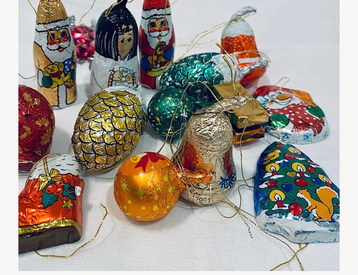 JackieMeek6's tweet photo. Who remembers these Christmas tree chocolates ?????
If you do you are as old as me 👇👇👇👇
#Christmas 🌲👇 https://t.co/XnJuwguqt4
