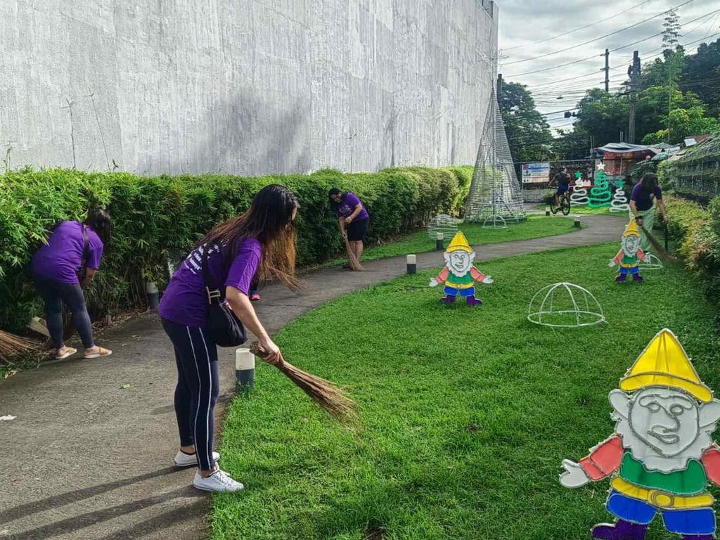 bsapasig's tweet image. TINGNAN: Cleanup Drive in line with 18-Day Campaign to End VAW. 🍂🧹 Sama-sama ang mga kababaihan para panitilihin ang kalinisan sa @bsapasig. ✅ Through this activity, nagpamalas sila ng malasakit 💚 at nagkaroon tayo ng avenue to promote empowerment. 🙋🏻‍♀️🙋🏻

#CleanupDrive #EndVAW