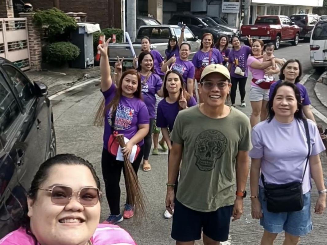 bsapasig's tweet image. TINGNAN: Cleanup Drive in line with 18-Day Campaign to End VAW. 🍂🧹 Sama-sama ang mga kababaihan para panitilihin ang kalinisan sa @bsapasig. ✅ Through this activity, nagpamalas sila ng malasakit 💚 at nagkaroon tayo ng avenue to promote empowerment. 🙋🏻‍♀️🙋🏻

#CleanupDrive #EndVAW
