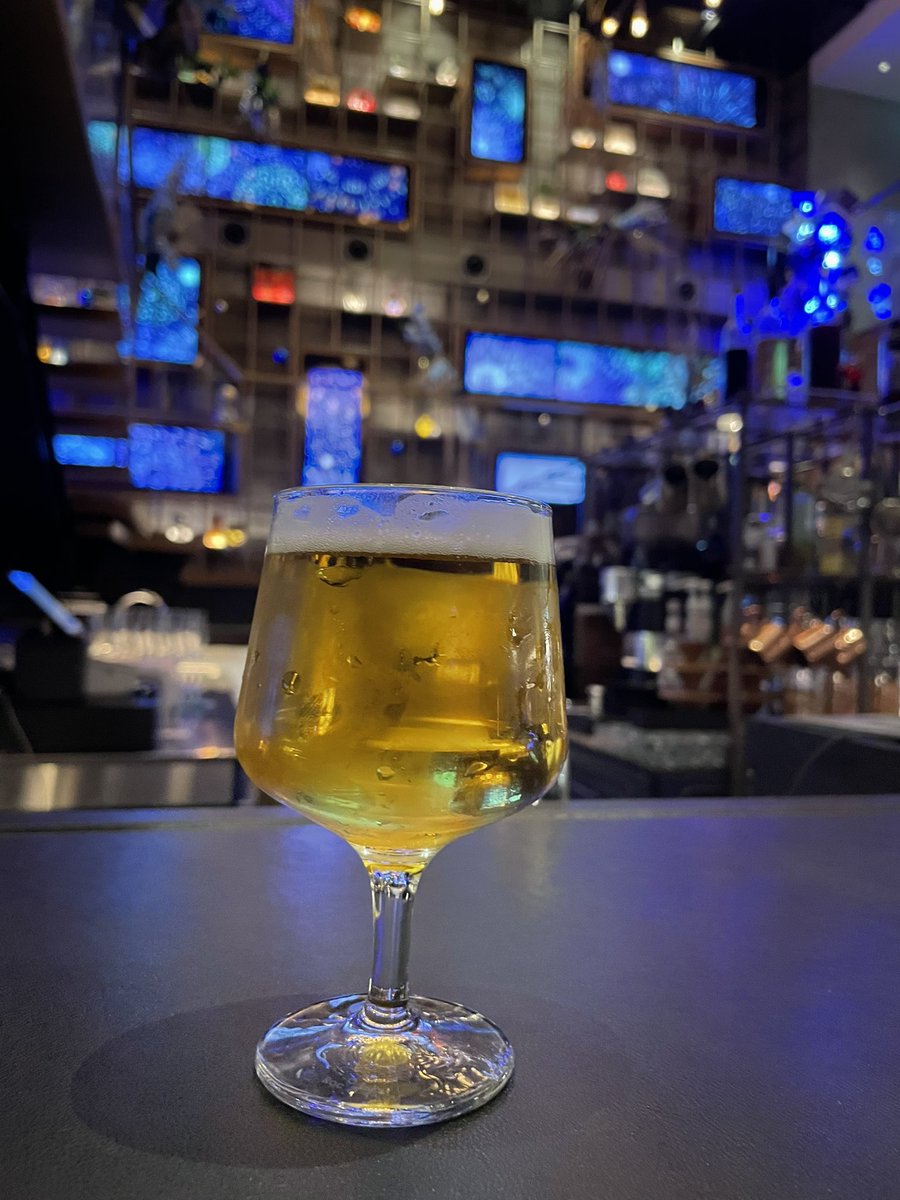 yamapion's tweet photo. キラキラしたとこで生飲んでこれからワイン会行ってきます〜 https://t.co/zNO66fMTO0