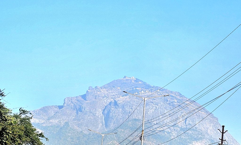 Dharmesh Vaya ⛅️ tweet media