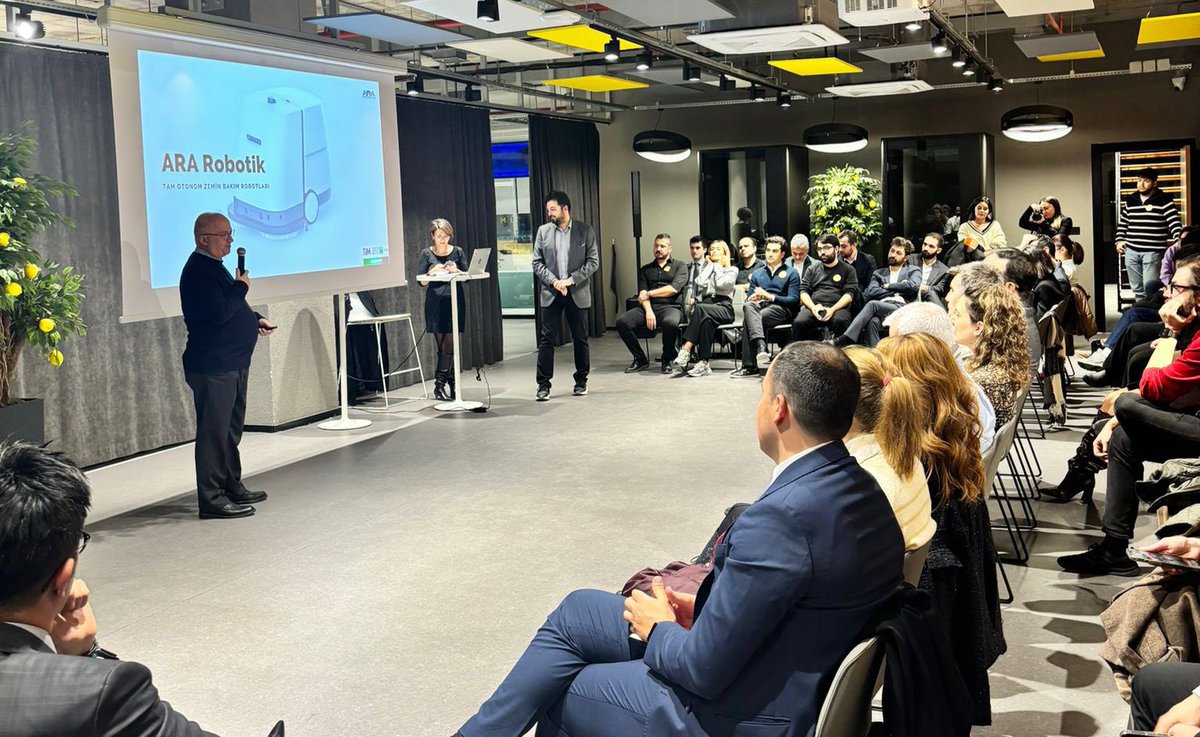 turkihracat's tweet photo. Türkiye’nin en kapsamlı girişimcilik programı olan TİM-TEB Girişim Evi’nin 12’nci Demo Day etkinliği, TİM Başkan Vekilimiz Ahmet @FikretKileci’nin katılımıyla Ankara Tekmer’in ev sahipliğinde gerçekleştirildi.💫

Etkinlik kapsamında farklı sektörlerden 8 yenilikçi girişimci, yatırımcıların karşısında projelerini tanıtma ve potansiyel iş birlikleri oluşturma fırsatı buldu.💡