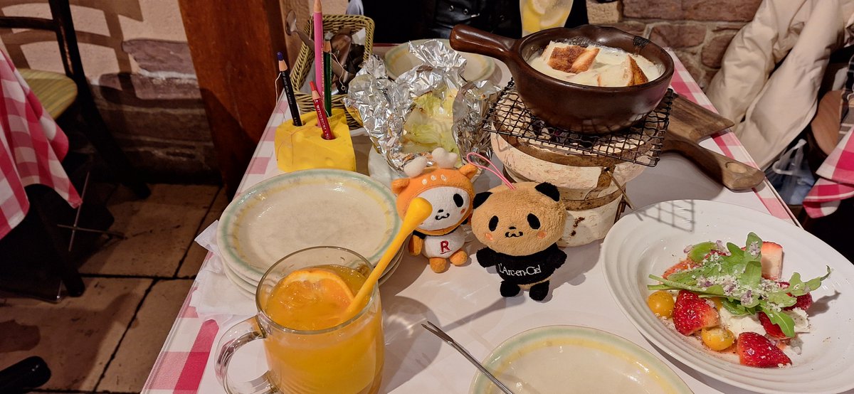 9k1WWgAiZI8oDjY's tweet photo. 夜はCheese Cafe
チーズフォンデュ🫕🧀などチーズ生パスタ✨牛ステーキ🥩めっちゃ美味しかった😋
また来たいな🎵
#お買いものパンダshop
#HYDE
#ラルクの新曲
#CheeseCafe https://t.co/bdJJZM0a2Z