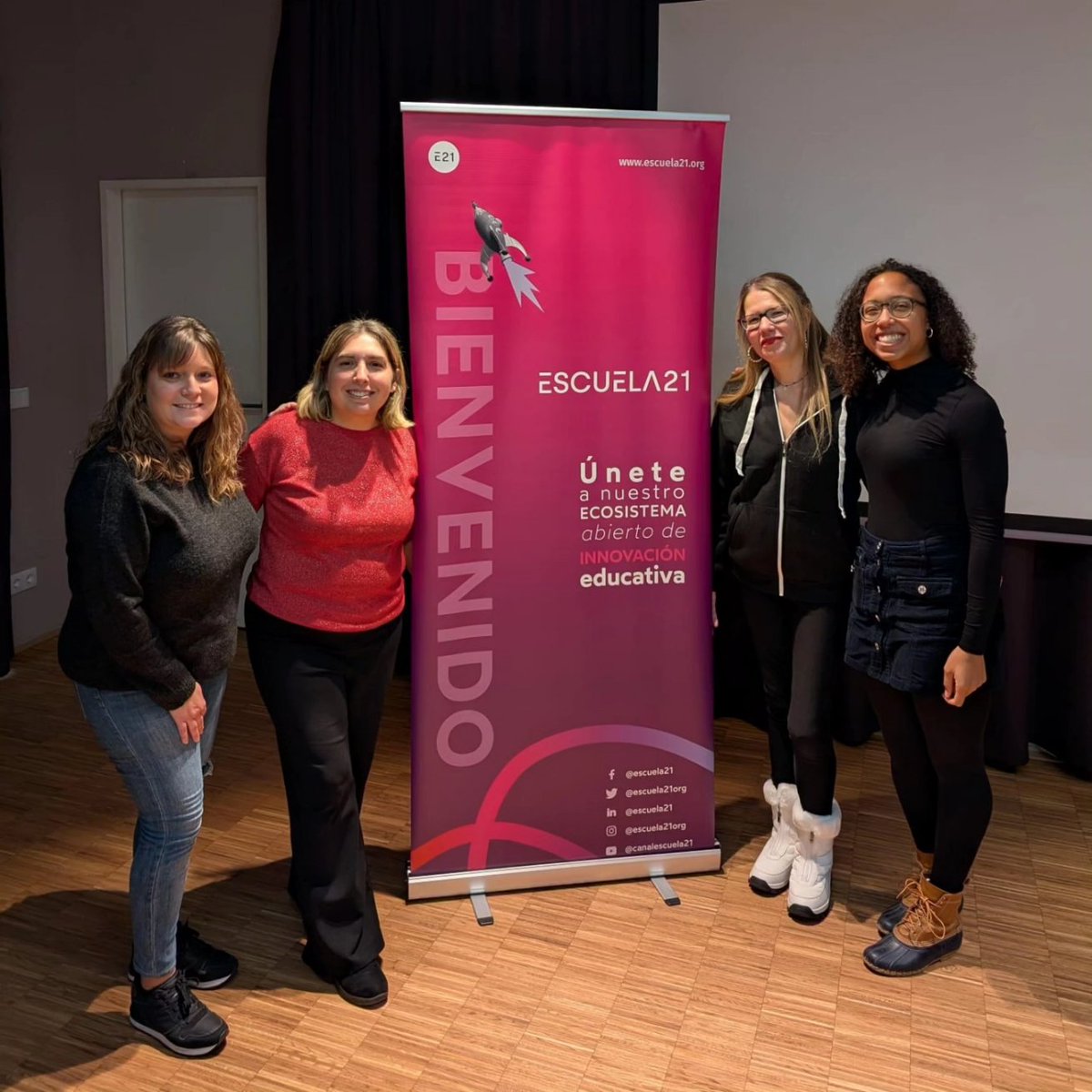 ErasmusMFortuny's tweet photo. Tanquem la formació a #Viena 🇦🇹 aprofundint en la intel•ligència artificial 💾 de la mà de dos professionals, @azuvazgut i Vanessa Lusa, de @escuela21org

#erasmusplus #sepie #IA #inclusió
@sepie_gob https://t.co/70pel1SxHv