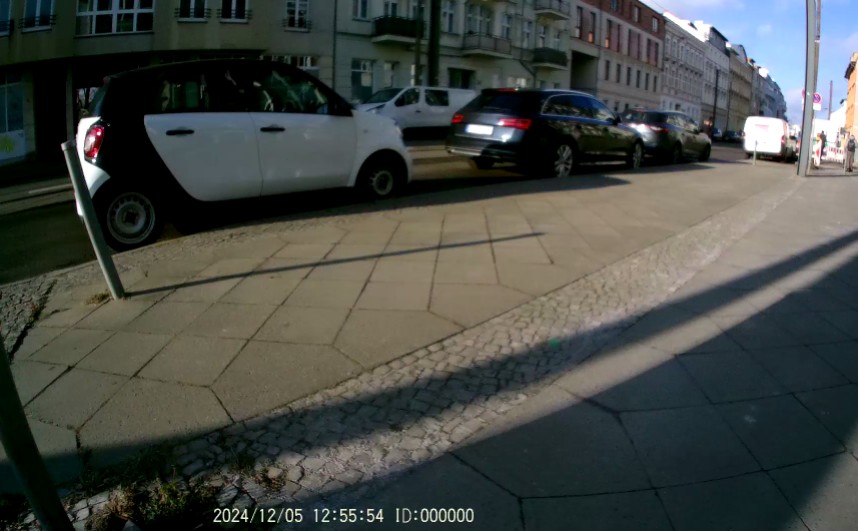 TrafficPessimi1's tweet photo. 25 Euro #OWI im 15-Meter-Bereich einer #Tram-Haltestelle? #Ordnungsamt vom @BaBerlinTK braucht entweder dringend Messgeräte und/oder Nachhilfe durch @Poliauwei.
Abgesehen davon, dort ist 6 bis 18 Uhr absolutes #Halteverbot. https://t.co/bDCiI8pkfA