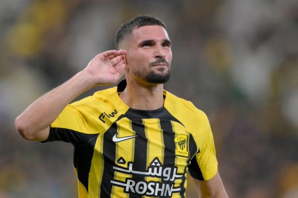 • اكثر لاعب امتعني داخل الملعب .. هو الاعب المميز والمبدع ( حسام عوار ) والله امس كان خارق يا بشر .. بذات خروجه من الضغط الذي كان يتميز به لاعبين النصر في داخل الملعب .. 

شكراً حسام .. شكراً عوار  💛 

<a href="/HoussemAouar/">Houssem</a>