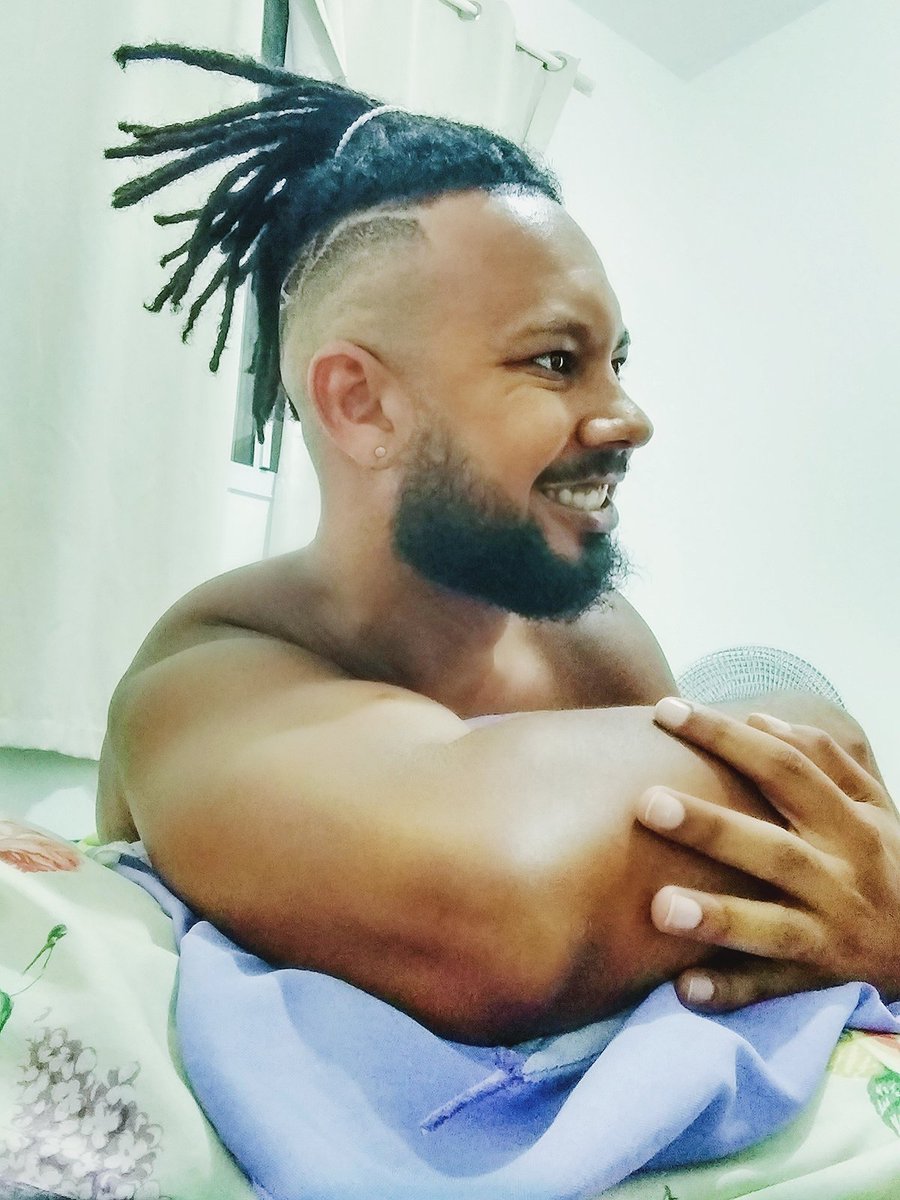 DiegoFe30299931's tweet photo. Que brilho é esse negro!
#pelenegra #meumundo #sorriso #natalrn #homempreto #dreads #barbudo https://t.co/gwLMysP1tY