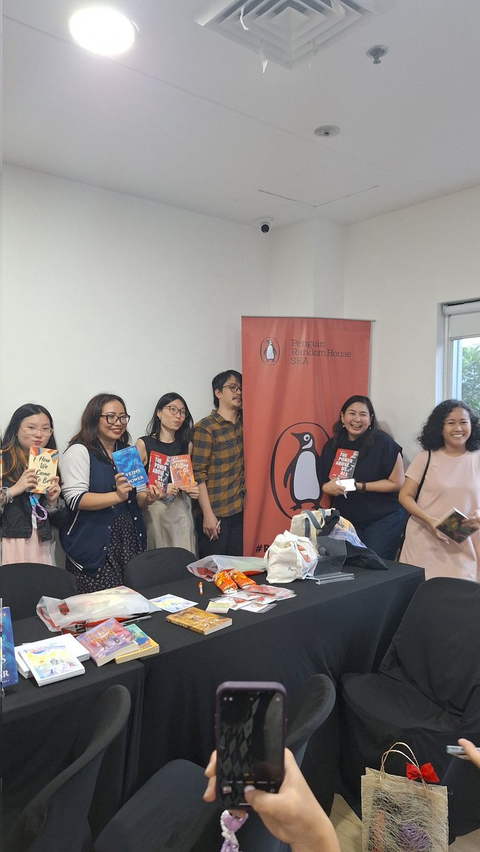 PULPMagazinePH's tweet photo. Join us for a special book signing with our very own PULP Magazine writer, Andrea Dee!
Get your copy at any Fully Booked branch.
#AndreaDee #HowWeCameToBe @PenguinBooksSEA https://t.co/idcM4yAjEL