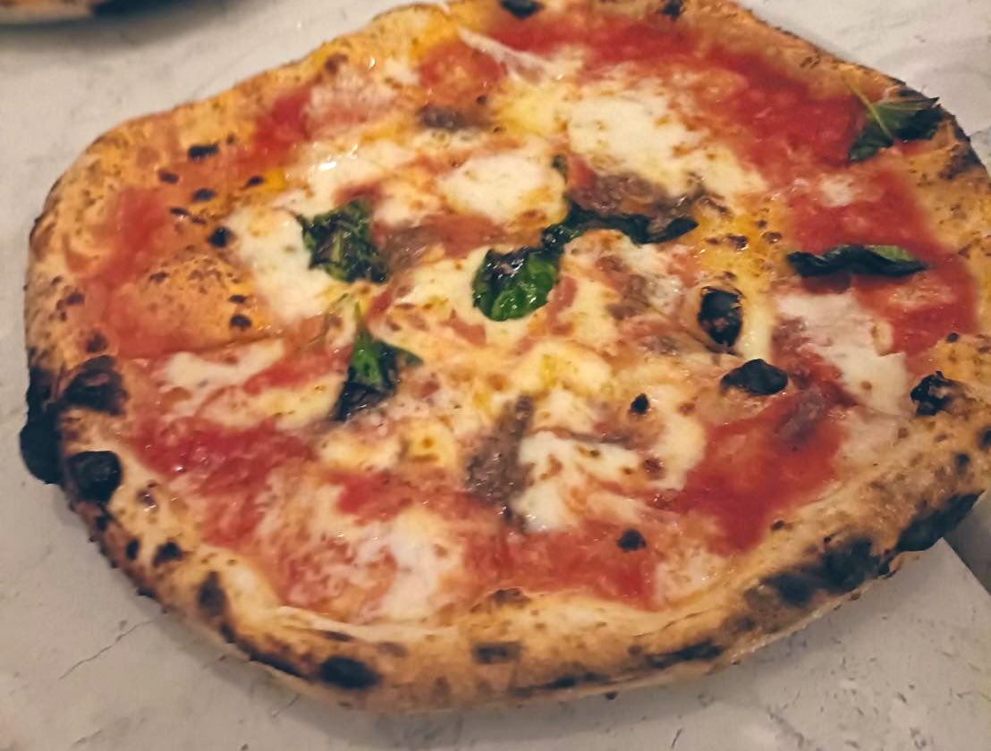 mirai030901's tweet image. こんばんはみーにゃん💛

今日も寒いねんみーにゃん！今日も１日お疲れ様でしたみーにゃん🍰💛

好きなピザみーにゃん💛もぐもぐした時のみーにゃん💛

#DAISA
#ピザ🍕