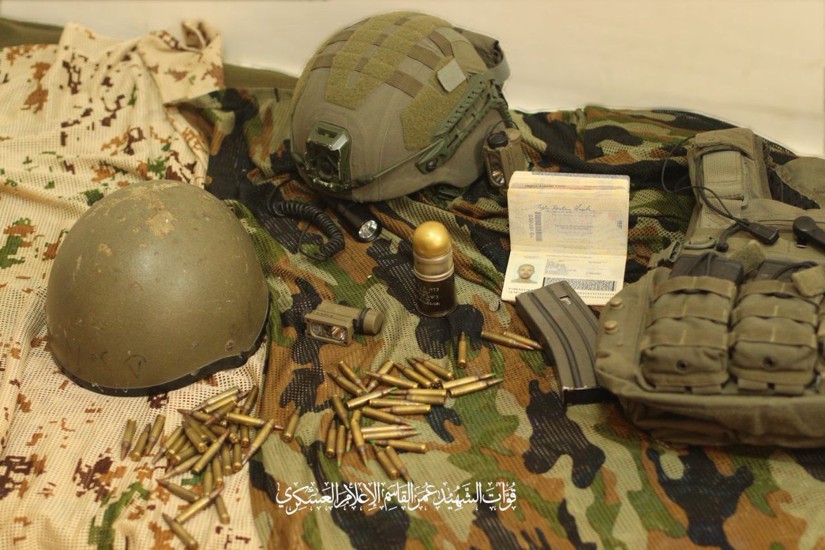 Pasukan Syahid Omar Al-Qasim: Peralatan militer dan barang milik tentara musuh Zionis yang diperoleh pejuang kami setelah bentrokan sengit di kota Beit Lahia, sebelah utara Jalur Gaza.