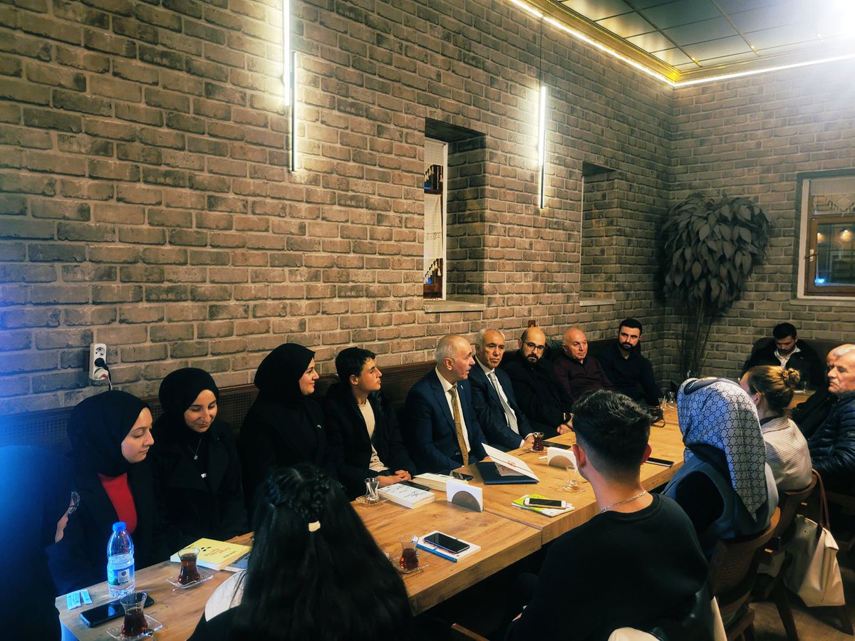 AsuFef's tweet photo. Konferans akşamında Bedriye Medresesi’nde Sezai Karakoç’u dinlemeye devam ediyoruz. 

#sezaikarakoç #bedriyemedresesi #şabanabak @abaksaban @asudeuam @asufeftde https://t.co/clQqZgvDEZ