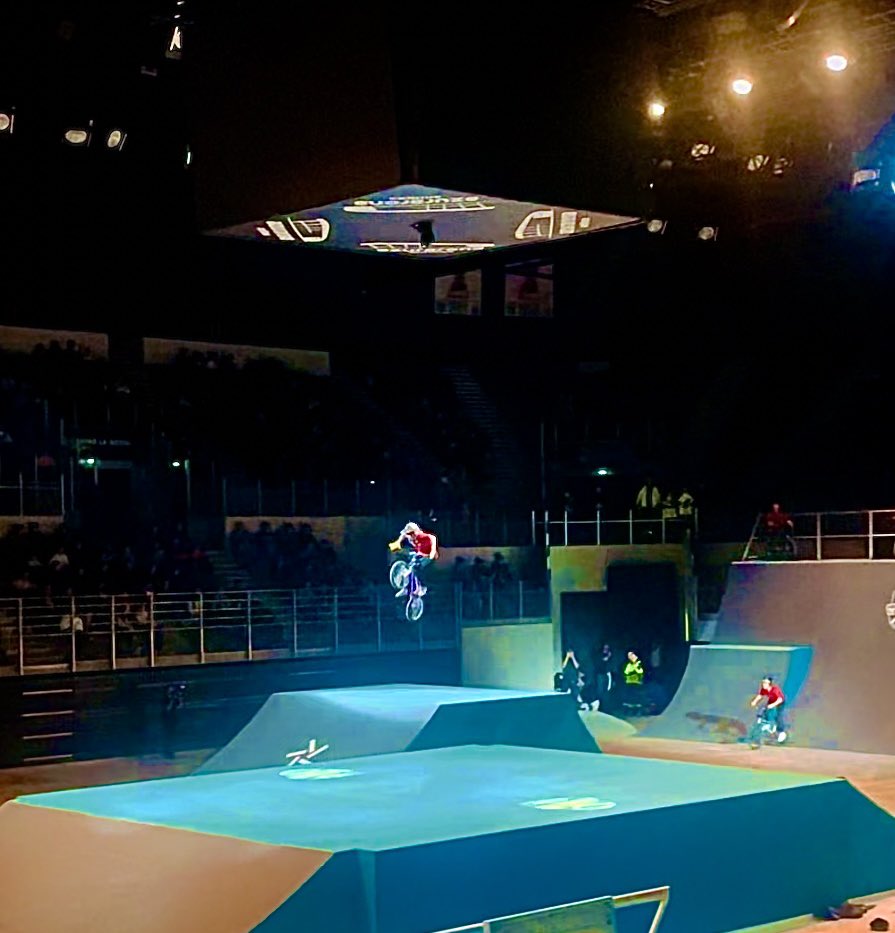 MarikaRoman's tweet photo. Antibes accueille le #AzurFreeStyleShow pour deux soirĂ©es Ă©poustouflantes đČđŒ đčđŽđ„ Pour les grands et les petitsđ DeuxiĂšme show ce soir Ă lâ#AzurArenađ @antibes_jlp https://t.co/aMpt1Q9Y7o