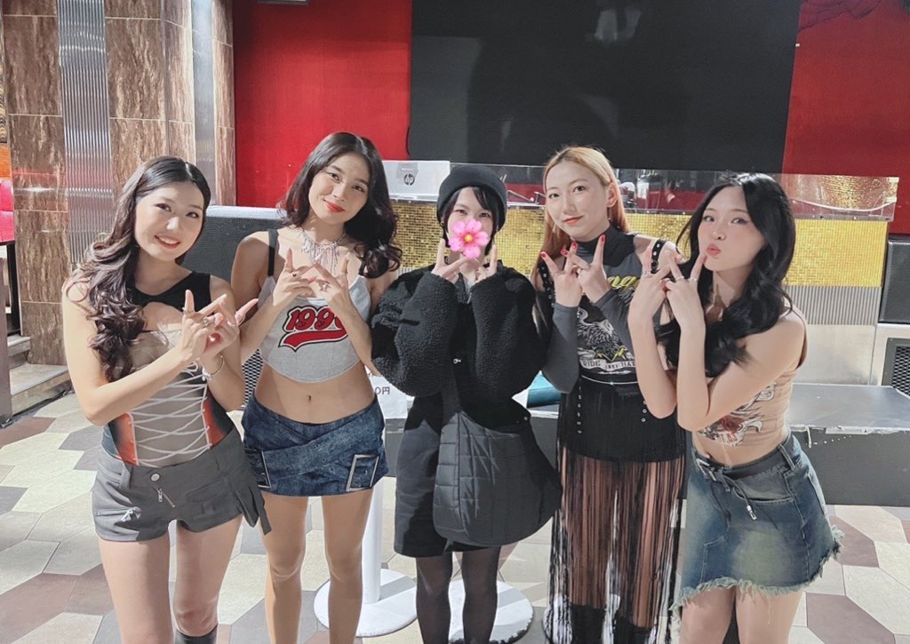 数年応援してきたThe Wasabiesにやっと会えた！！生歌も凄すぎた……口から音源とかいうレベルを超えてた…🥹あとかわいすぎるしスタイルもよすぎ…来月もライブ行きます！！
I finally met my favorite wasabies！！Баярлалаа！！❤️‍🔥
(<a href="/TheWasabies_JP/">The Wasabies</a>)(<a href="/naranzun/">Наранзун Бадрууган/Naranzun</a>)
#the_wasabies