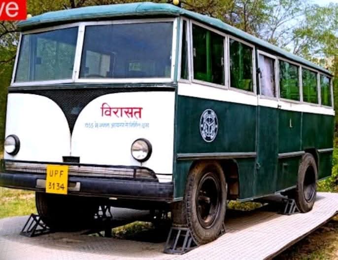 Pankajyadav2403's tweet photo. उत्तर प्रदेश में प्रथम बार रोडवेज बस का संचालन 1947 मैं 15 may   को लखनऊ बाराबंकी के बीच हुआ था उत्तर प्रदेश रोडवेज की प्रथम बस की फोटो भी देखिए
#utarpardesh https://t.co/BKnX3TPvqA