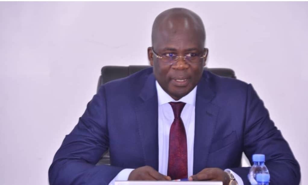 En effet,  face aux difficultés du pays, et au moment où le peuple souffre avec la guerre nous imposée par le Rwanda, il anormal que les mandataires actifs et passifs s'octroient des salaires faramineux. <a href="/JeanlucienB/">JEAN LUCIEN BUSSA</a> <a href="/PrimatureRDC/">Primature de la République Démocratique du Congo</a> <a href="/MartinFayulu/">Martin Fayulu</a> <a href="/Presidence_RDC/">Présidence RDC 🇨🇩</a> <a href="/StanysBujakera/">Stanis Bujakera Tshiamala</a>