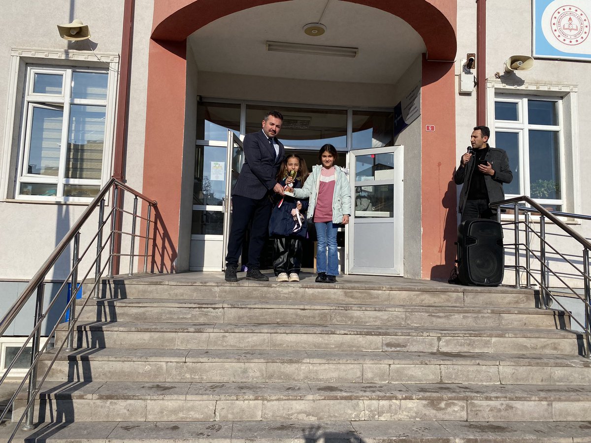 Sivas Cebecioğlu İlkokulu (@cebeciogluio58) on Twitter photo ÇEDES Projesi kapsamında haftanın en temiz sınıfı… Bu hafta kupa 3-B’de öğretmenimizi ve öğrencilerimizi tebrik ediyoruz 👏
<a href="/tcmeb/">Millî Eğitim Bakanlığı</a>
<a href="/sivasvaliligi/">Sivas Valiliği</a>
<a href="/valisimsek/">Yılmaz Şimşek</a>
<a href="/sivasmem/">Sivas Millî Eğitim Müdürlüğü</a>
<a href="/necatiyener_/">Necati YENER</a>
<a href="/cedesturkiye/">cedesturkiye</a>
<a href="/sivas_hedef/">Sivas Hedef Projesi</a> ÇEDES Projesi kapsamında haftanın en temiz sınıfı… Bu hafta kupa 3-B’de öğretmenimizi ve öğrencilerimizi tebrik ediyoruz 👏
<a href="/tcmeb/">Millî Eğitim Bakanlığı</a>
<a href="/sivasvaliligi/">Sivas Valiliği</a>
<a href="/valisimsek/">Yılmaz Şimşek</a>
<a href="/sivasmem/">Sivas Millî Eğitim Müdürlüğü</a>
<a href="/necatiyener_/">Necati YENER</a>
<a href="/cedesturkiye/">cedesturkiye</a>
<a href="/sivas_hedef/">Sivas Hedef Projesi</a>
