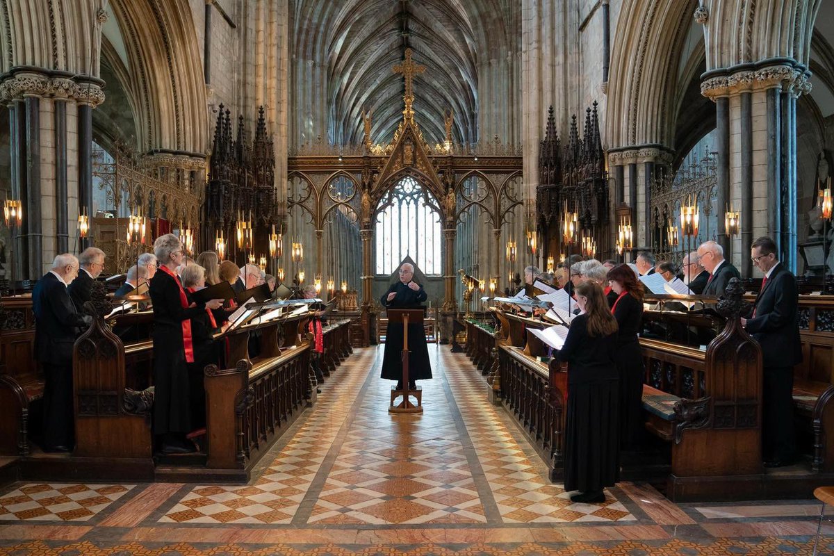 Do come to Evensong today where we are singing the magnificent Rubbra Canticles in A flat and -
Responses: Byrd 
Anthem: O Lord support us (Briggs) #worcester #worcestercathedral #worcestercathedralchamberchoir #evensong #choirs #choirsinging