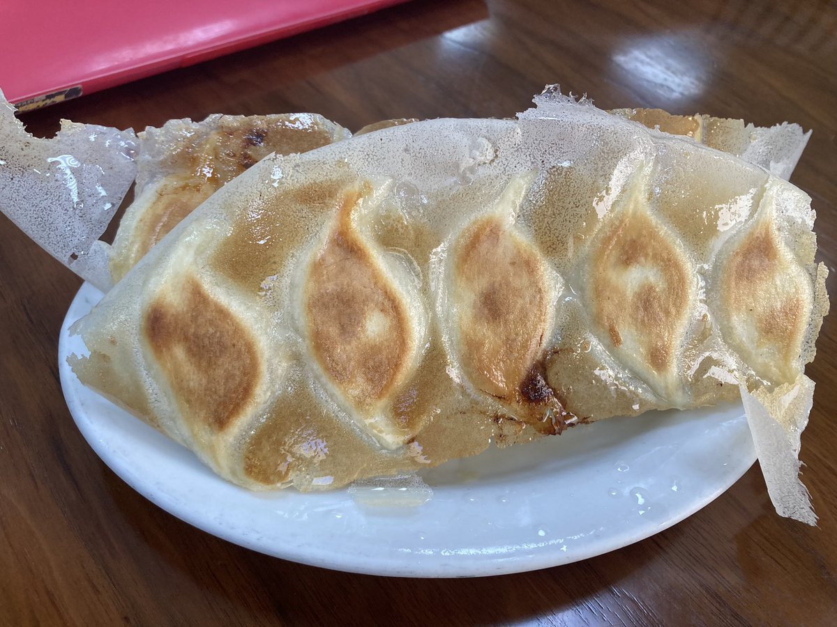 最愛の餃子屋行ったらサインと本があったんですけど、まさか蒲田歓迎が登場しているんですか……?(未読勢) 
