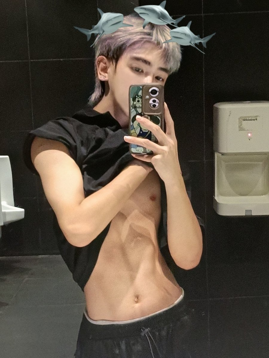 小皇好困 (@xlinzi03) on Twitter photo 