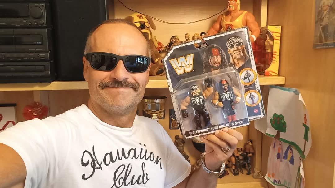 TitanMorgan's tweet photo. Sono tornati e li trovate anche presso il @wrestling_store , il negozio del wrestling di Verona! Grazie a @Mattel ed alla serie #WWERetro, potete rivivere le storie del #nWo... io per adesso ho queste due, Hollywood Hogan e Syxx. 😎

https://t.co/TBRDK0Tp8y 

#WrestlingFigures https://t.co/YaHYiYC7o6