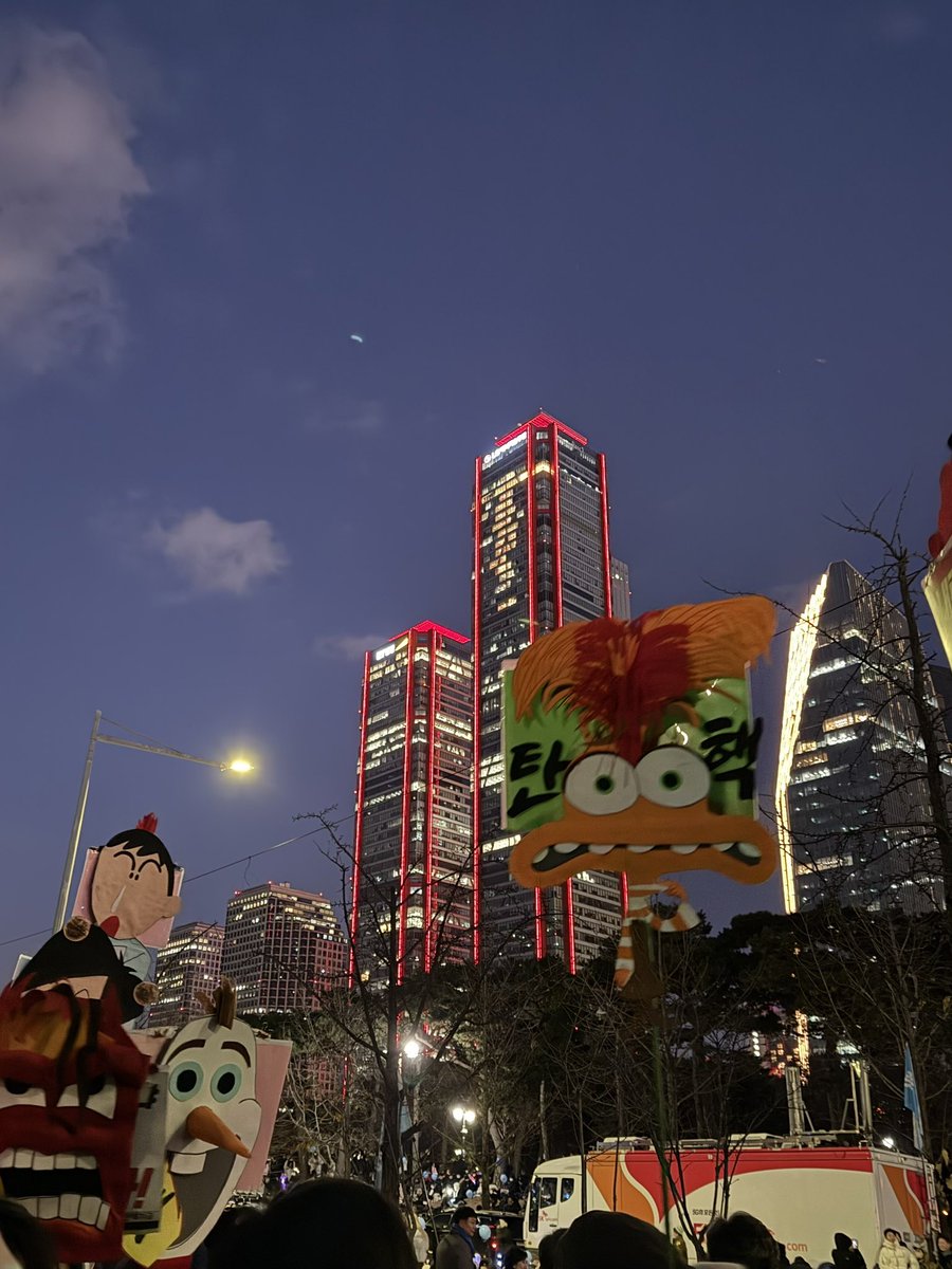 트친들 살기 좋은 세상 만들어줄게 내란수괴 끌어내리고 내년에 탱콘가야돼