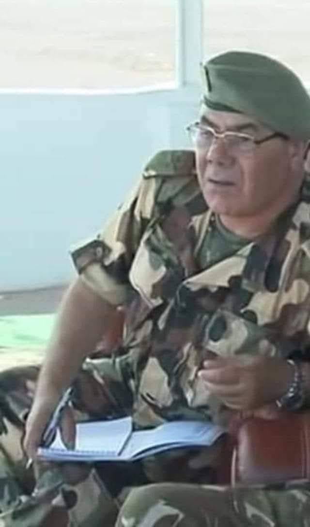 الجنيرال (طير حمود )
عسكري جزائري  المسؤول عن قيادة الجيش والقتال ضِدّ السورين الأحرار والذي سقط أسيراً في سوريا 
طير حمود" المُحاصَر مع 500 جندي جزائري و البوليزاريو في سوريا