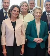 𝗕𝗘𝗖𝗔𝗘𝗦 (@becaes_) on Twitter photo HAY QUE PONER EL FOCO EN VON DER LEYEN
<a href="/vonderleyen/">Ursula von der Leyen</a>
Ella protege a Puigdemont y a Sánchez.
Ella financia el cambio de régimen del PSOE
Ella está destruyendo los sectores primario y energético de la UE.
Ella está promoviendo la invasión mora.
MALA para Europa, LETAL para España. HAY QUE PONER EL FOCO EN VON DER LEYEN
<a href="/vonderleyen/">Ursula von der Leyen</a>
Ella protege a Puigdemont y a Sánchez.
Ella financia el cambio de régimen del PSOE
Ella está destruyendo los sectores primario y energético de la UE.
Ella está promoviendo la invasión mora.
MALA para Europa, LETAL para España.