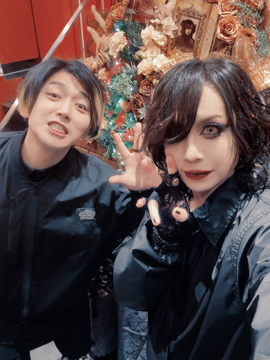 leet_bass's tweet photo. 昨日は高田馬場CLUB PHASEありがとうございました！毎年恒例になってる僕のバースデーワンマンでした🦇遊びに来てくれた皆さんも、ゲスト出演してくれたTHUNDERBOiiiZ、SeshiroX、未羅、AKIRAもありがとうございました！おかげさまで今年も楽しく幸せなバースデーとなりました🎂本当に感謝です！ https://t.co/QceF9n8nlR