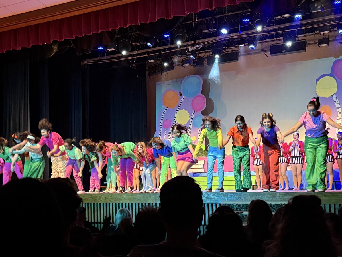 MrsSab_SS's tweet photo. Seussical was an amazing show! Very talented students and staff. @NISDComArts @Taft_Theatre https://t.co/xFIiVJuPEt