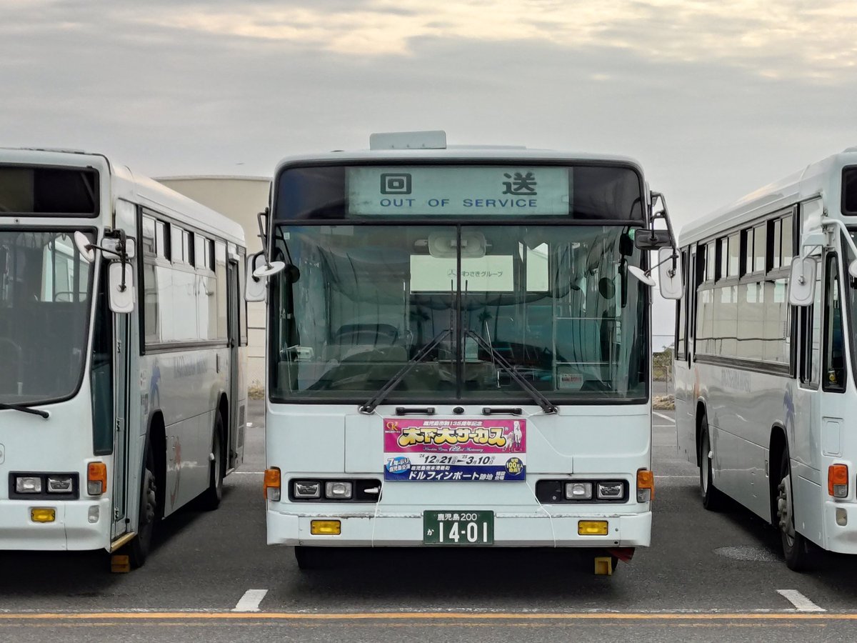 enoenoKagoKago's tweet photo. 前も後ろもバンパーなおってるぅー！

もう修理しないのかと思ってた。

#58MC #西工 https://t.co/YE3BmdP7S6