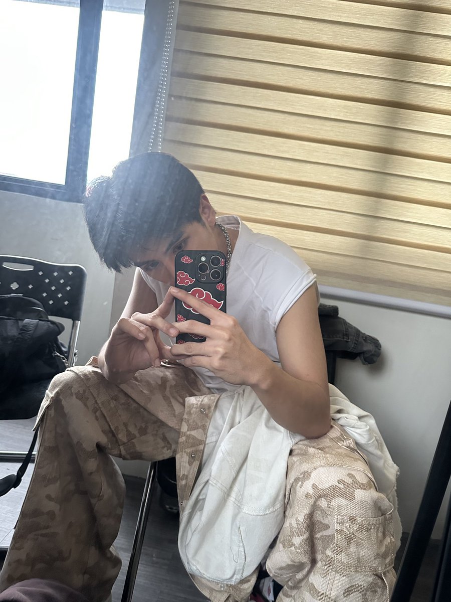 pluus_official's tweet photo. have a happy saturday sum!! 😁

#pluus #pluusgab #sopas https://t.co/RCJ83mYkVi
