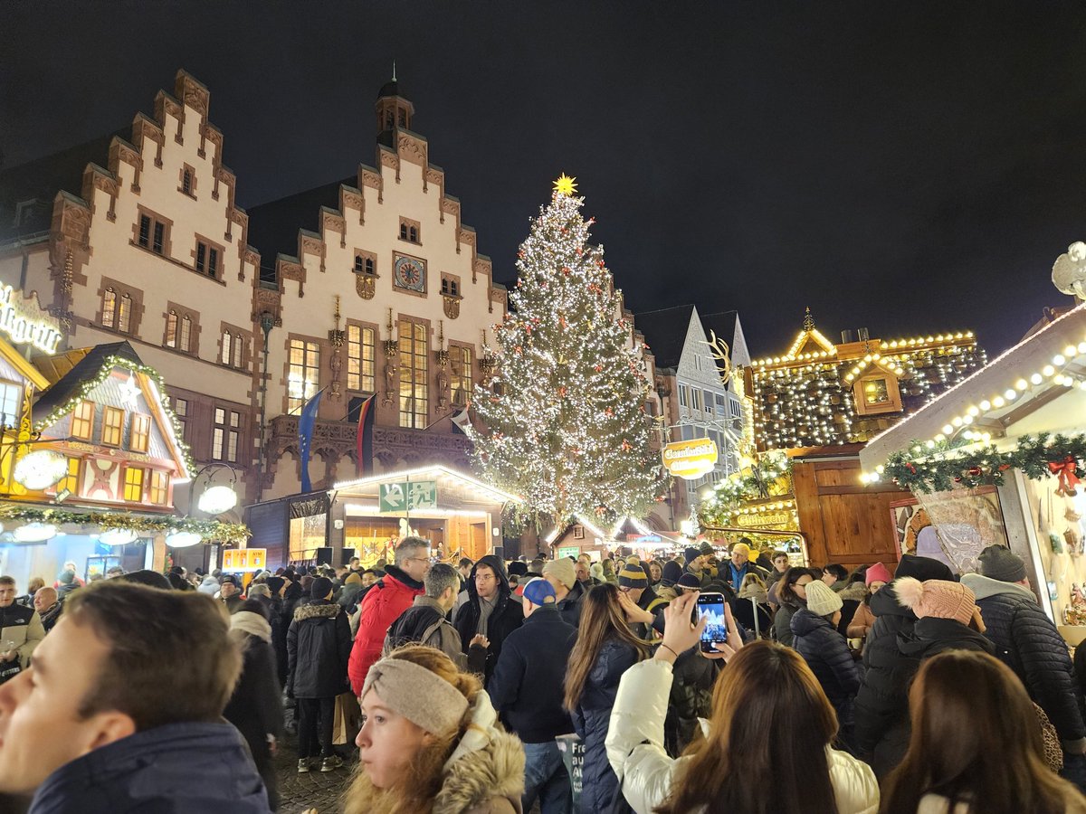 Rounding off a knowledge exchange in Deitzenbach Germany with colleagues from Pro Arbeit and team mates from Galway Rural Development Clg followed a trip to the Frankfurt Christmas Markets 🎄🙏💙

Really grateful to the team at Pro Arbiet for taking time out of their busy week!