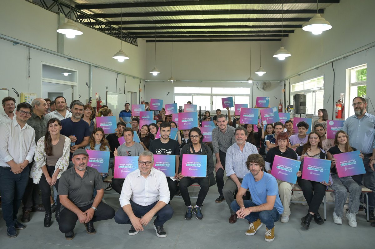ZNVISION's tweet photo. Estudiantes de las islas del Delta recibieron netbooks de Conectar Igualdad | Zona Norte Visión
Las entregas estuvieron destinadas a más de cincuenta alumnas y alumnos de escuelas de las islas del Delta.
#ConectarIgualdad #Estudiantes #ISLASDELDELTA #netbooks https://t.co/m3W0xpC3Q6