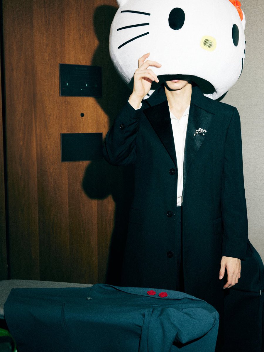 120724 : Yuan Studio weibo update [ 2/2 ]

“ Hello. This is Kitty ”

📌 Zheyuan studio shared snaps for 2024 iQiyi Screaming Night 

#ChenZheyuan #陈哲远