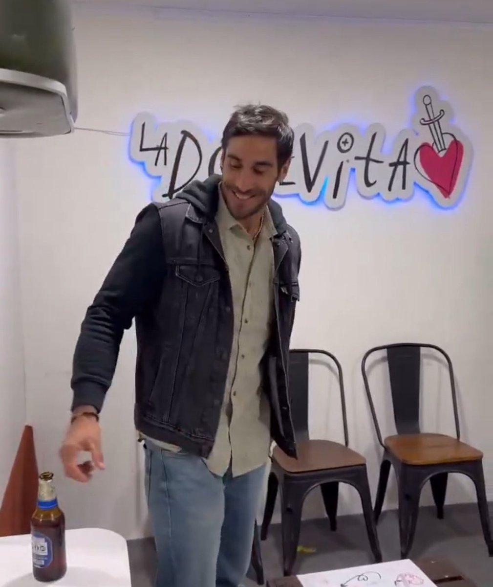 c0niyy__'s tweet photo. Ese oufit TODITO QUE VER, muy guapo Pedro Astorga #Pedrichelle https://t.co/L8NHPhFVJT