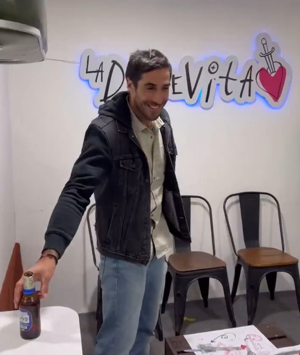 c0niyy__'s tweet photo. Ese oufit TODITO QUE VER, muy guapo Pedro Astorga #Pedrichelle https://t.co/L8NHPhFVJT