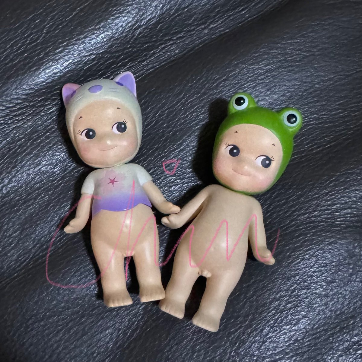 wts lfb ph

— sonny angel cb cherry blossom night cat set with frog 
— ₱1400
— w/bnf 
— dnc if sensitive cb cat has yellow stains sa face and butt 
— jnt/sdd/meetups along españa or megamall
— dm if interested!