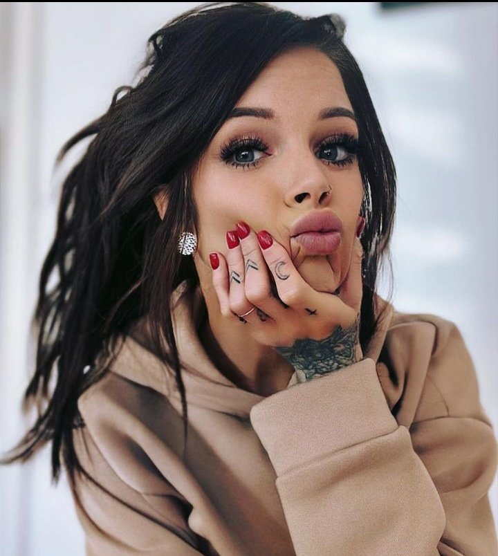 OfToxicChaos's tweet photo. Hi! Here's a few facts about me

💋Abigail Rea Monroe 
💋 Bartender/ Model 
💋 Ships @ToxicCowboyC
💋 Sister to @ToxicJessalynxx
💋 Sassier sister
💋 21+ 

All the gypsy
Well, I guess all I'm sayin' is forgive me
If I don't know what I'm doing
I'm still learnin' to be human https://t.co/pJ63auOmqp