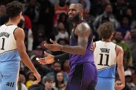 Nbaash55's tweet photo. Why lebron take a shot, with time left to drive to the rim vs the hawks https://t.co/vSp1L7E9hV