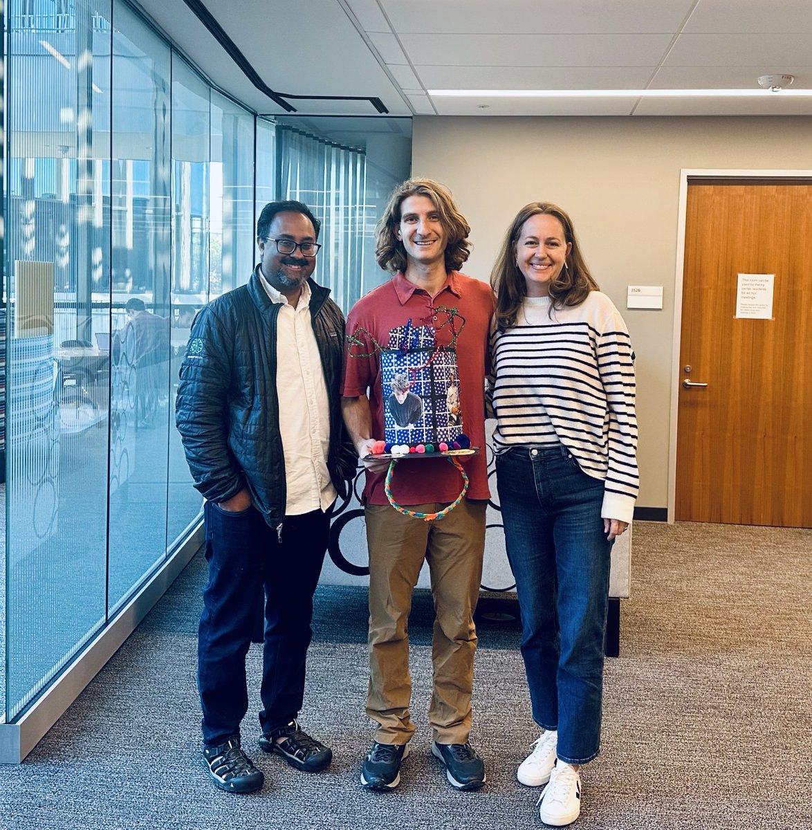 lisa_giocomo's tweet image. Congratulations to Ben Sorscher on successfully defending your PhD thesis! It’s been a joy collaborating with you and @SuryaGanguli during your time at Stanford. Wishing you all the best in your next chapter - looking forward to seeing where your curiosity takes you!
